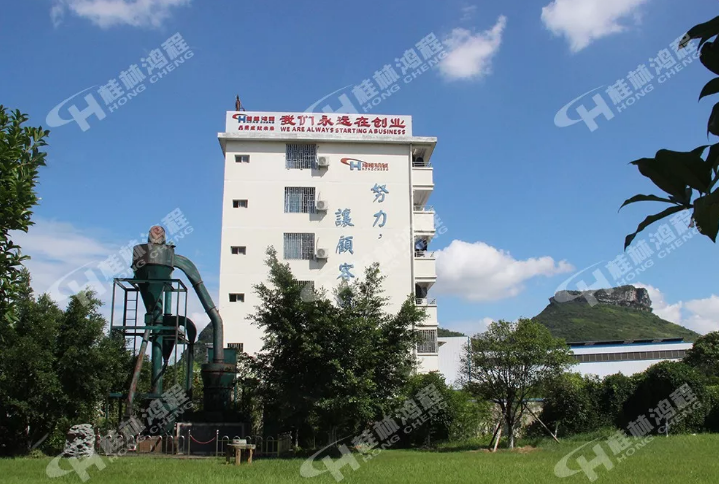 小型礦石磨粉機(jī)在哪里能買(mǎi)到？ 到桂林鴻程磨粉機(jī)生產(chǎn)基地