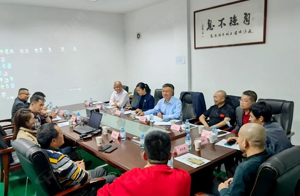 歡迎廣西塑料行業(yè)協(xié)會一行蒞臨桂林鴻程礦山機(jī)械廠參觀指導(dǎo)！